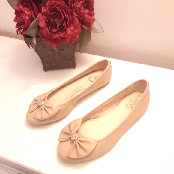 Circus by Sam Edelman "Carmen" flats - Picture 2 of 5